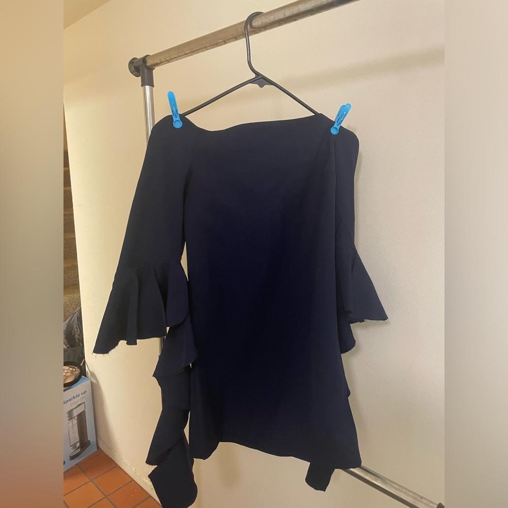 Off the shoulder navy blue dress never worn size S design style shoulder